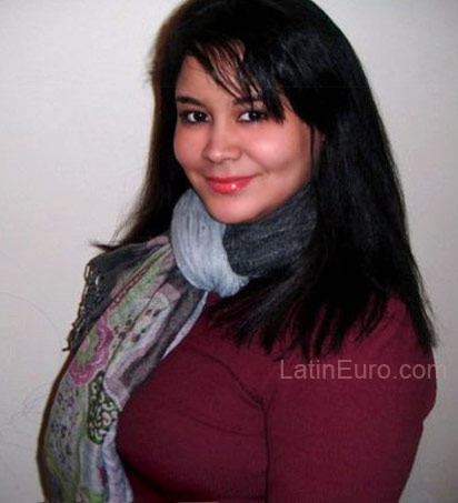 Date this attractive Dominican Republic girl Vielka from Santo Domingo DO4447