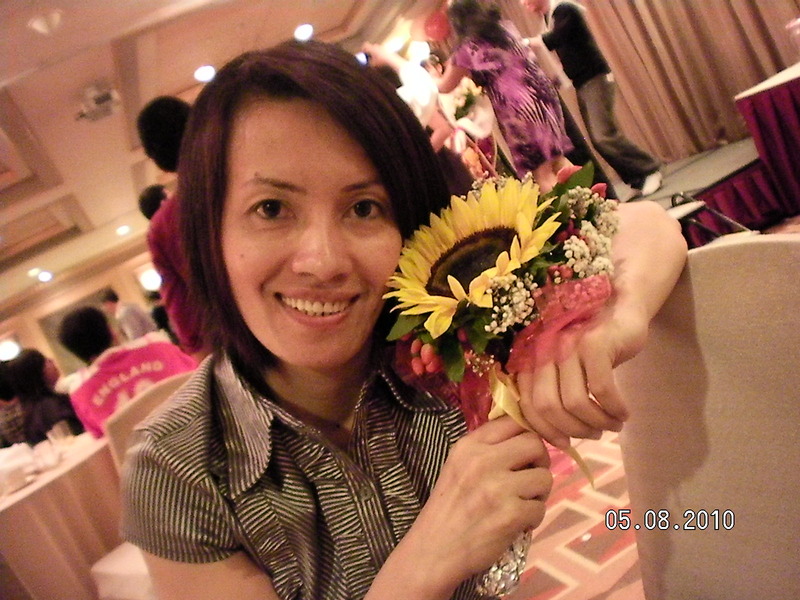 Date this happy Philippines girl Paz from Baguio City PH284