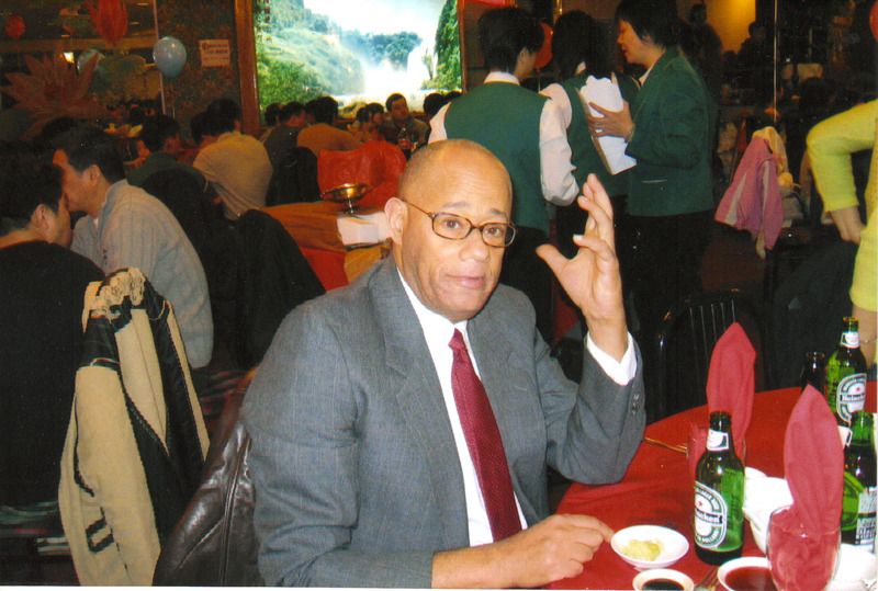 Date this tall United States man Refreshing from New York City US6321