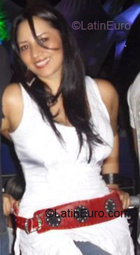 Date this gorgeous Colombia girl Yvonne from Cali CO4410