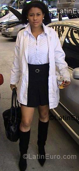 Date this good-looking Colombia girl Andrea from Bogota CO4425