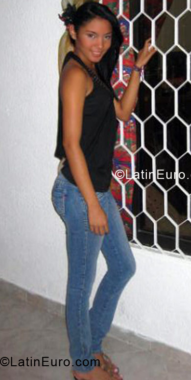 Date this young Colombia girl Maria Carolina from Santa Marta CO8432