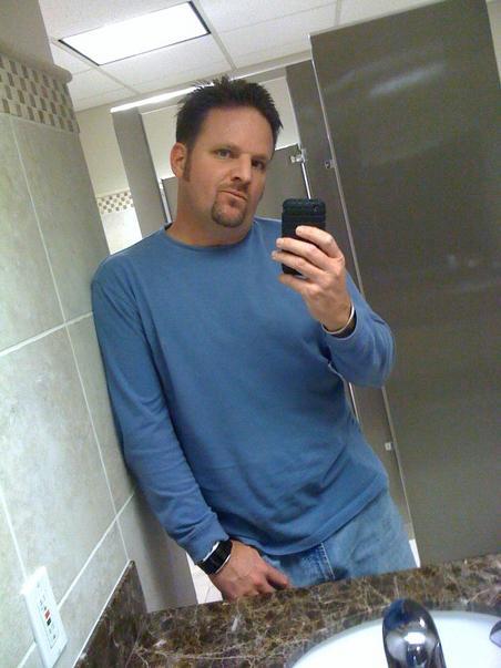 Date this young United States man Matt from Vista US6447