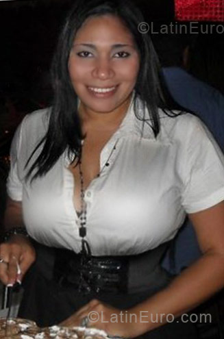Date this lovely Dominican Republic girl Glennys from Santo Domingo DO15165