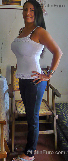 Date this lovely Colombia girl Bienvenida from Barranquilla CO6182