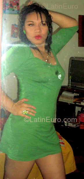 Date this athletic Colombia girl Natalia from Medellin CO4552