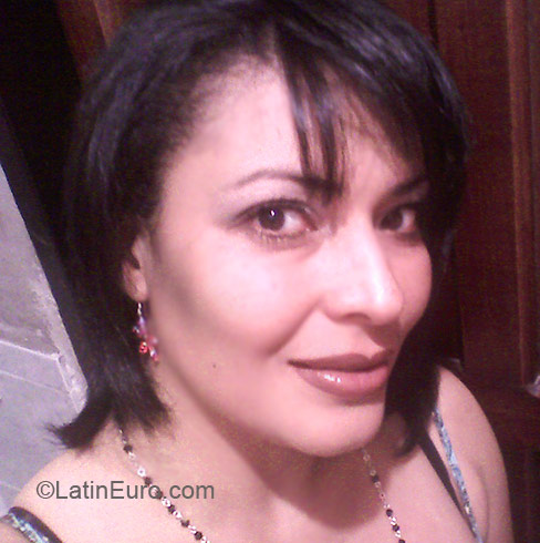 Date this happy Colombia girl Lynn from Medellin CO4557
