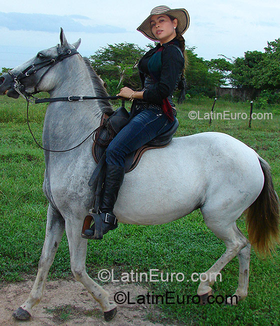 Date this delightful Colombia girl Praxedes from Cartagena CO4563