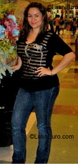 Date this tall Colombia girl Laura from Santa Marta CO4570