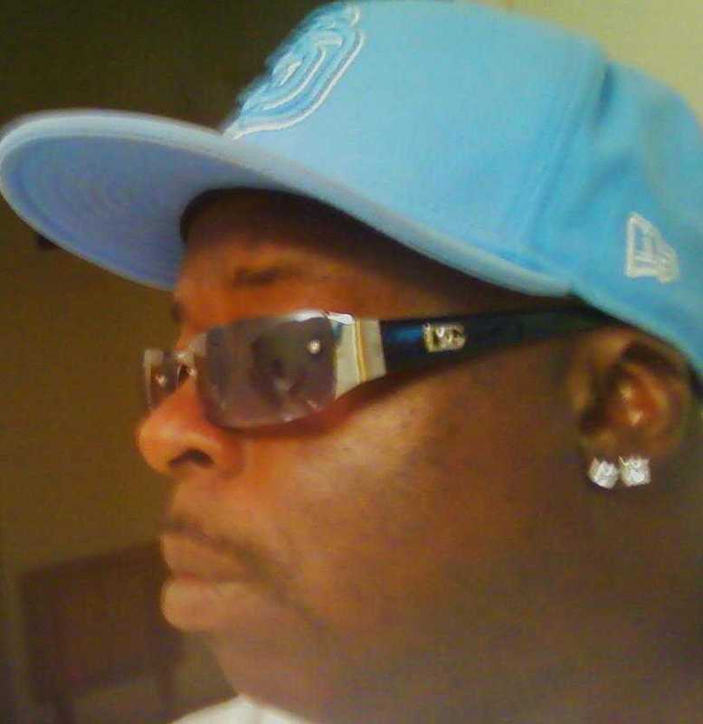 Date this charming United States man Bally from Sandiego US6617