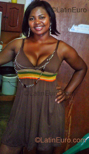 Date this hot Dominican Republic girl Wendi from Santo Domingo DO4716