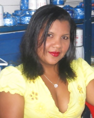 Date this nice looking Colombia girl Yuris from Cartagena CO4605
