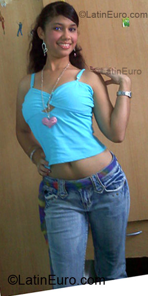 Date this sultry Dominican Republic girl Yanelis from Nagua DO4994