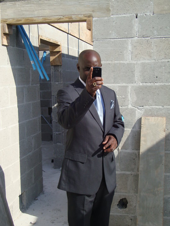 Date this hard body Bermuda man Belco from Hamilton BM20