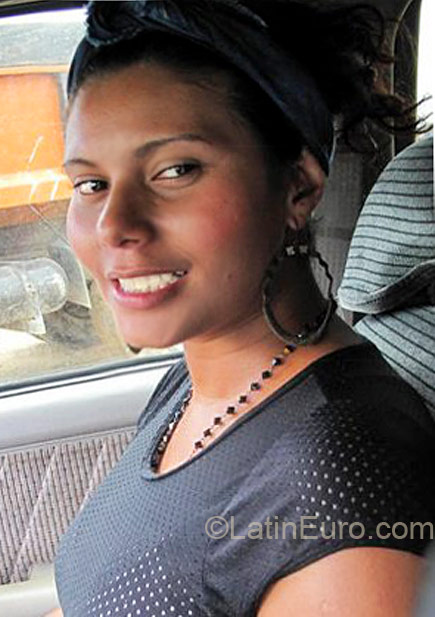 Date this young Colombia girl Celia from Cartagena CO4676