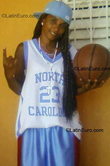 Date this nice looking Dominican Republic girl Miguelina from San Pedro De Macoris DO4885