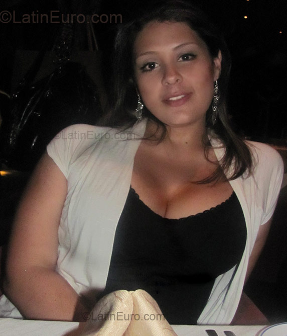 Date this good-looking Colombia girl Paula Andrea from Medellin CO4745