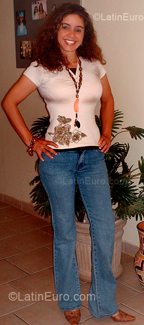 Date this nice looking Brazil girl Claudia from Campo Grande BR3456