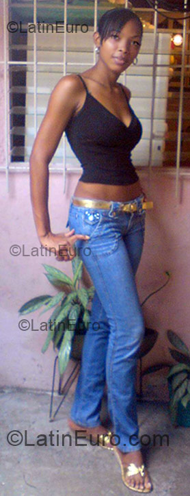 Date this foxy Colombia girl Delfa Maria from Cali CO6510