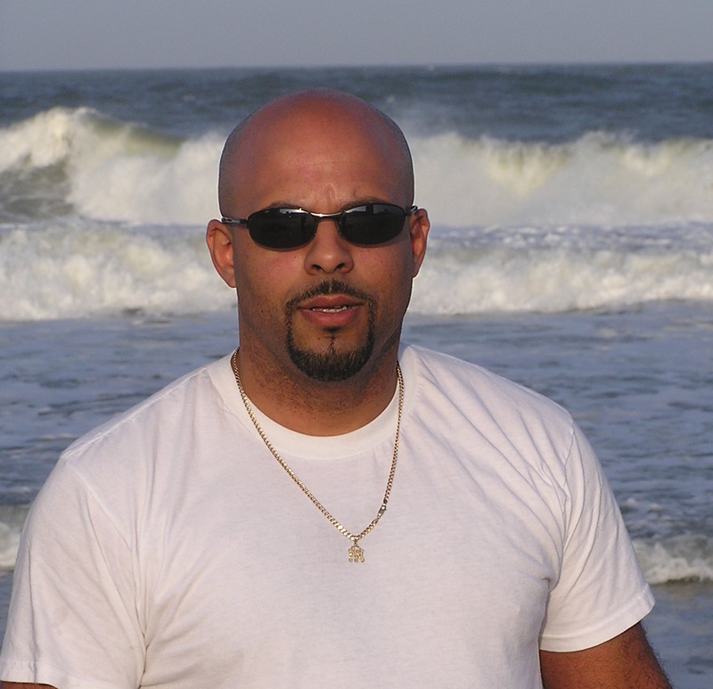 Date this nice looking United States man Edwin from Virginia Beach US7120