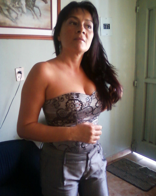 Date this georgeous Colombia girl Emilia from Centro CO4861