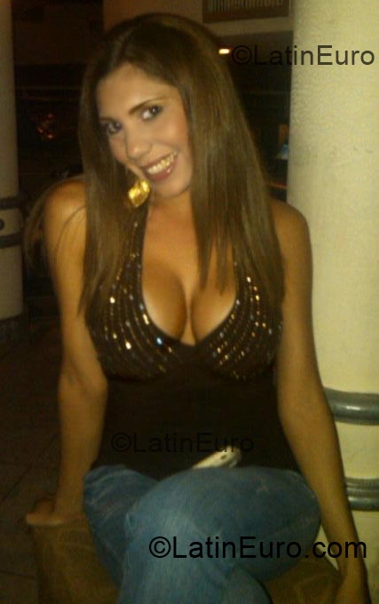 Date this nice looking Venezuela girl Jenny from Caracas VE27