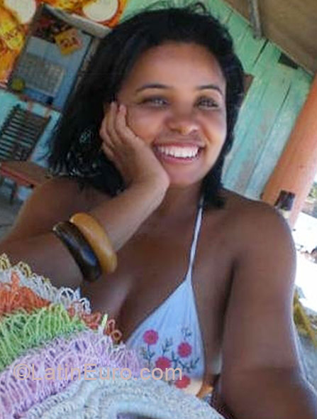 Date this foxy Brazil girl Betina from Ilhéus BR3503