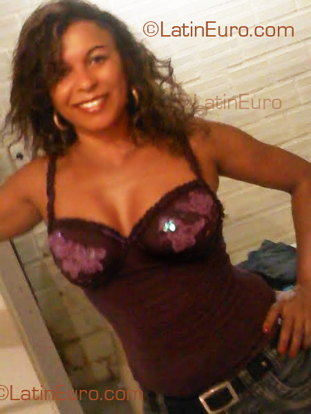 Date this sensual Brazil girl Valdenice from Petrolina BR3513