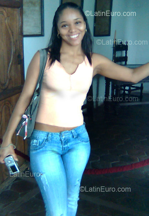 Date this georgeous Colombia girl CARMELINA from Cali CO6395