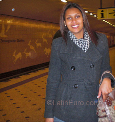 Date this delightful Brazil girl Ana Carolina from Santos BR3553