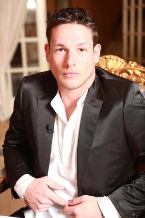 Date this tall France man VivaParis from Paris FR99