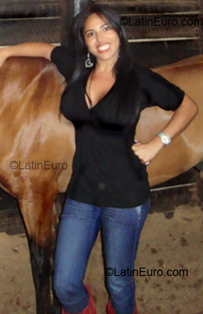 Date this fun Colombia girl Mariela from Bogota CO4943
