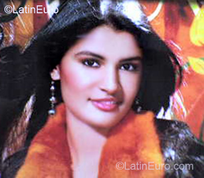 Date this stunning Colombia girl Jenniffer Julieth from Armenia CO4954