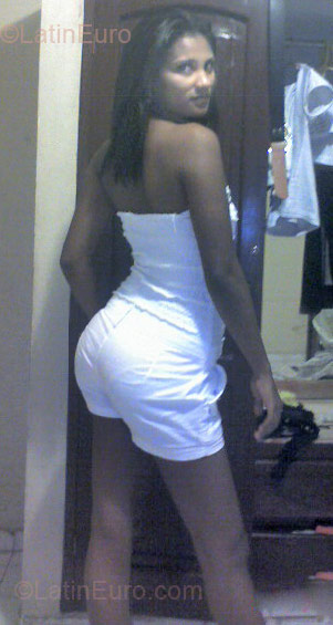 Date this sultry Dominican Republic girl Claribel from Santo Domingo DO5089