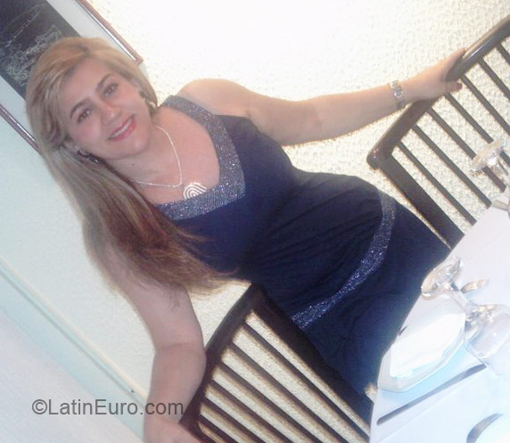 Date this sultry Brazil girl Helen from Goiania BR3596