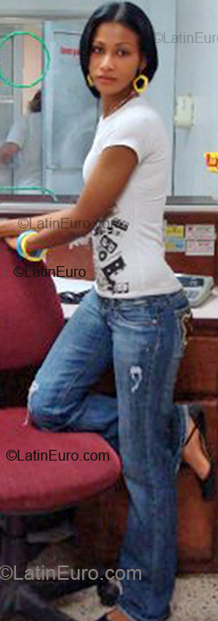 Date this hot Dominican Republic girl Luz from Santo Domingo DO5122