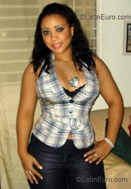 Date this hot Dominican Republic girl Glenys from Santo Domingo DO5139