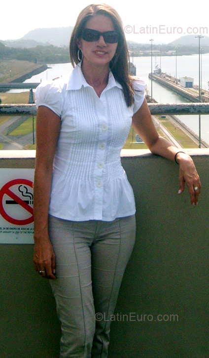 Date this attractive Colombia girl Ana Maria from Armenia CO5071