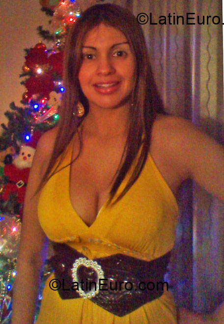 Date this stunning Venezuela girl Roxanna from Caracas VE29