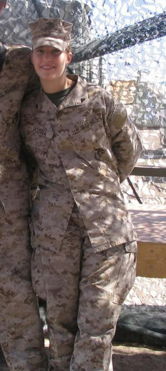 Date this cute United States girl Linda from Baghdad US7607