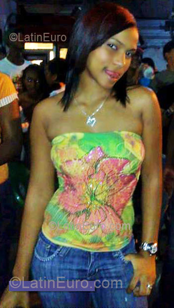 Date this sultry Dominican Republic girl Andreina from Villa Juana DO5213