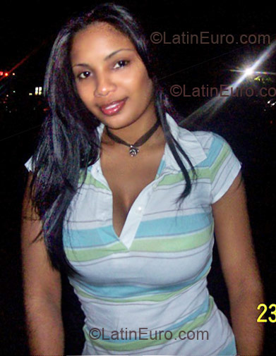 Date this happy Dominican Republic girl Emeralda from Santiago DO5214