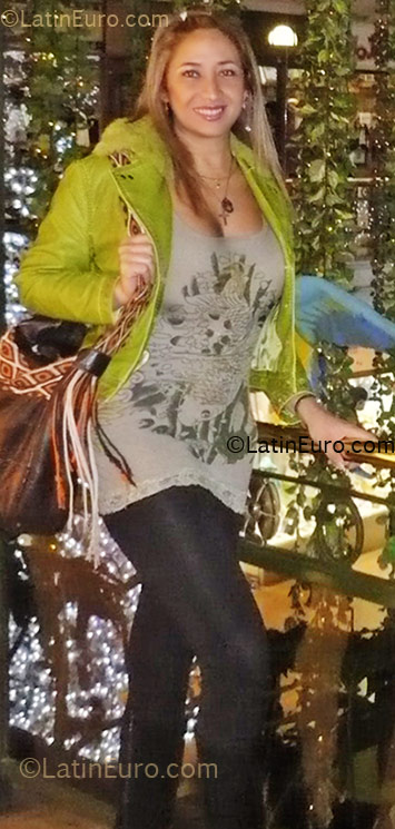 Date this charming Colombia girl Geo from Bogota CO5211