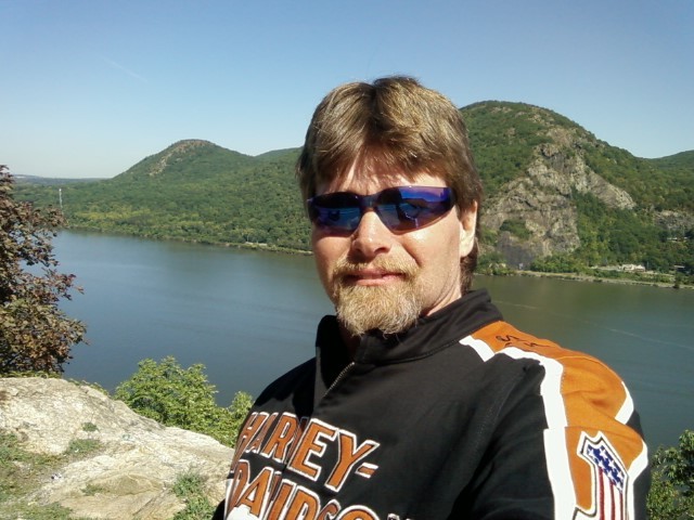 Date this nice looking Dominican Republic man Ductmate from New Windsor DO5269