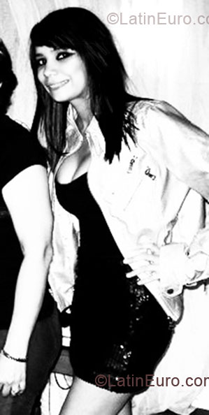 Date this voluptuous Honduras girl Heidy from Tegucigalpa DO5311