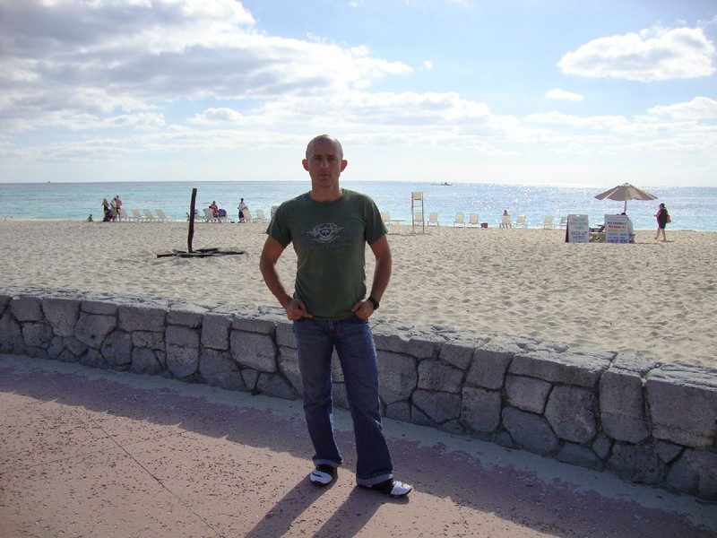 Date this voluptuous United States man Kiro from Miami US7834