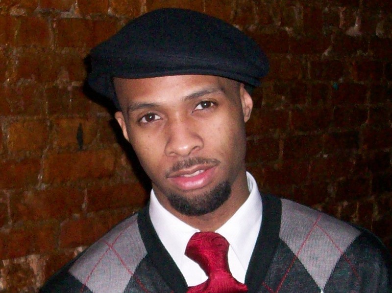 Date this happy United States man Mikal from Philadelphia US7885