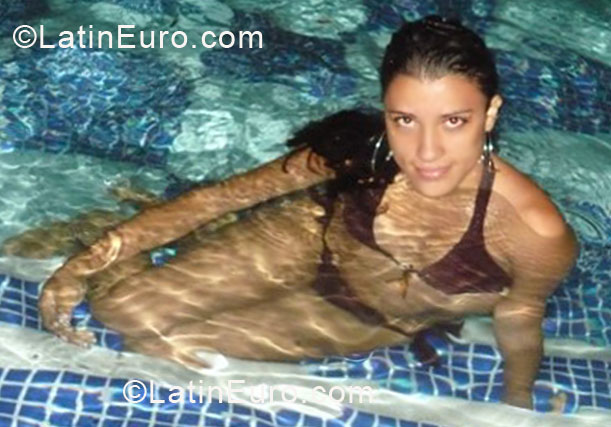 Date this good-looking Colombia girl Erika from Acacias CO6620