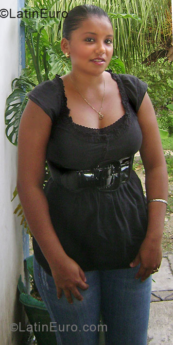 Date this delightful Honduras girl Karina Lizeth from Potrerillos HN245