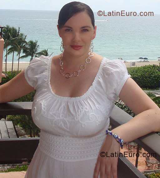 Date this attractive Colombia girl Maria from Bogota CO5425